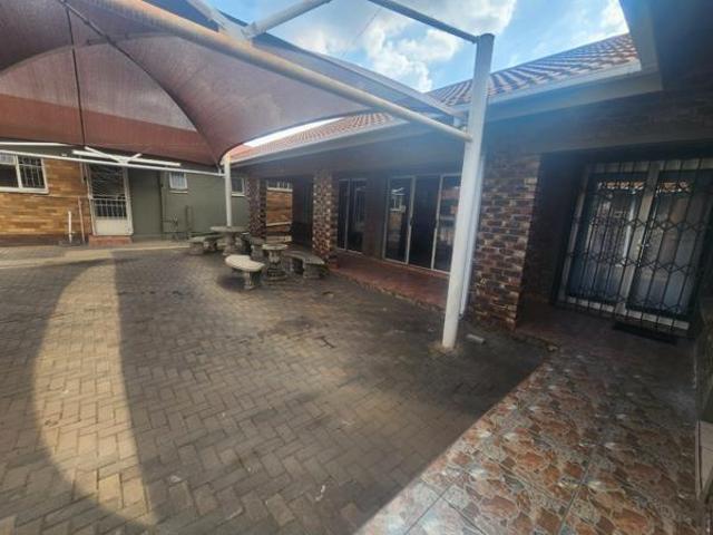 Bachelor apartment in Vanderbijlpark SE