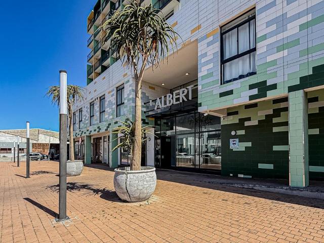 Bachelor Apartment to rent in Woodstock, Cape Town
