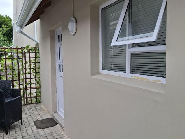 Bachelor apartment to rent in Royal Alfred Marina