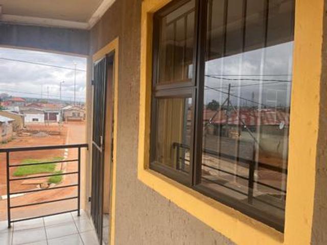 bachelor apartments doornkop available