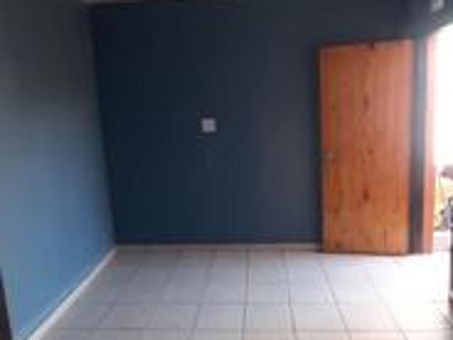 bachelor for rental in clayille with.