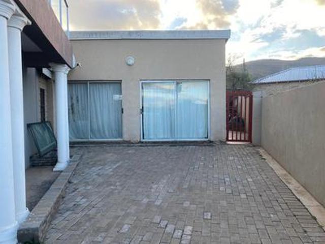 bachelor flat to let at madeira park