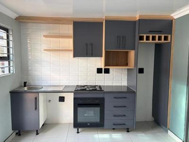 bachelors units ideal for contract.
