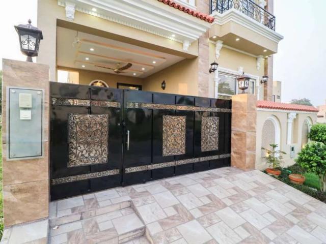Back Of Main Road Spanish Solid Owner Build 5 Marla House Lahore DHA 9 Town ID 34728