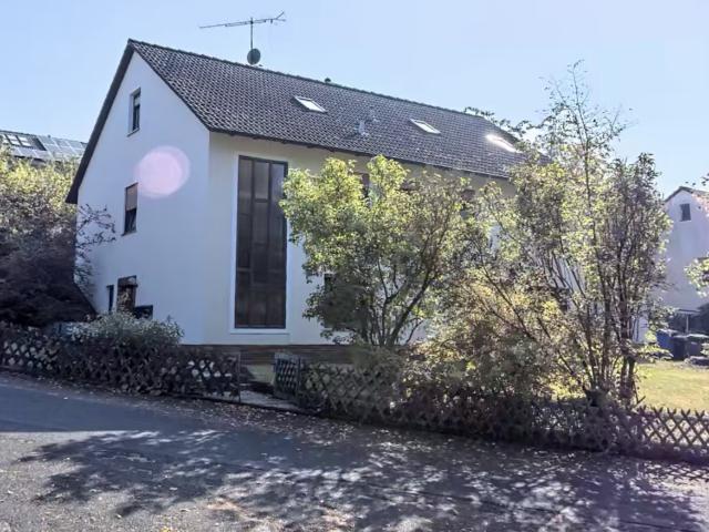 Bad Wildungen OT! Geräumiges Massivhaus mit Einliegerwohnung und großem Grundstück!