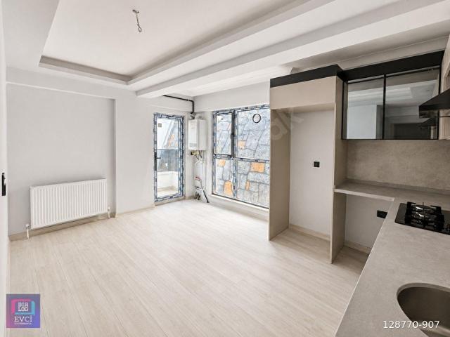 BADEMLİDERE'DE OTURUMA HAZIR 1+1 LÜKS DAİRE