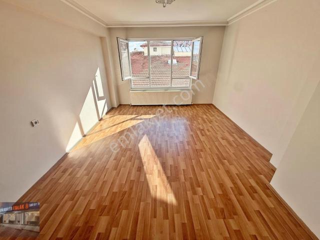 Bademlik Cadde Dibi 3.5+1 Kat Konumunda Çift Balkon Asansör'lü!