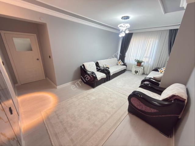 Bademlikte Asansörlü İskanlı Kat Konumunda 2+1 Full Yapılı Satılık Daire