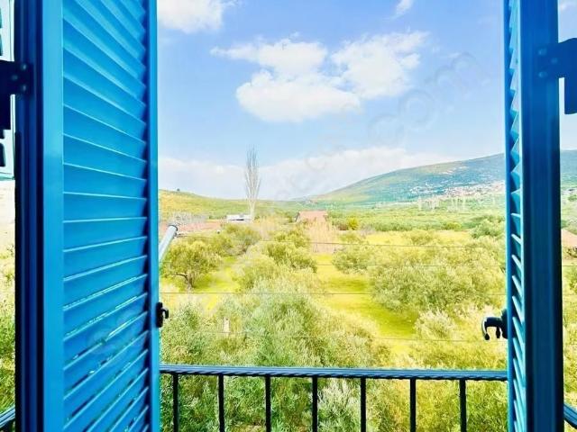 Bademli'nin Prestijli Sitesinde Bahçeli Ve Havuzlu Taş Villa