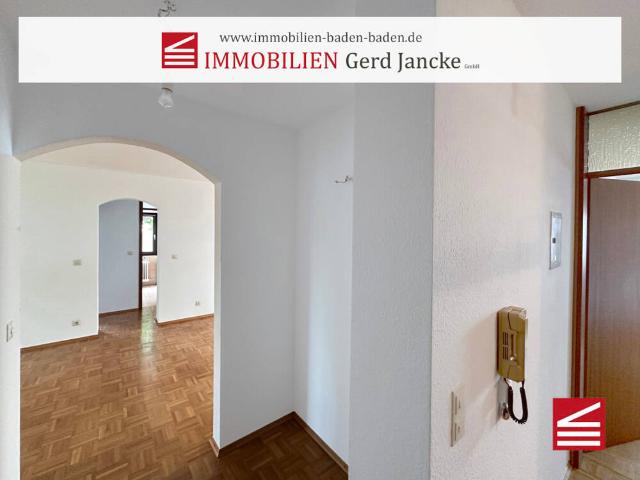 Baden Baden, sehr gut geschnittene 4 Zimmer Wohnung mit zwei Balkonen u. TG Stellplatz!