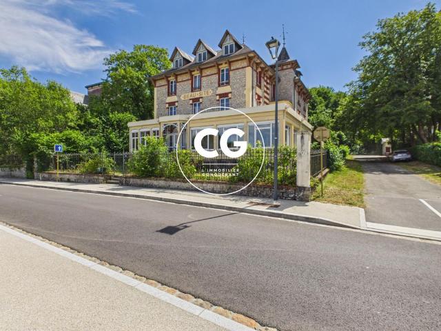 Bagnoles de l'Orne: une demeure de caractère au cœur du quartier Belle Époque