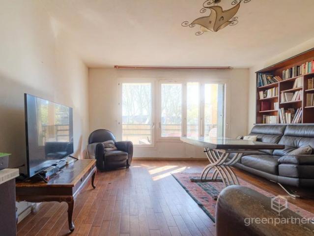 Bagnolet grand 2 pièces avec terrasse et box
