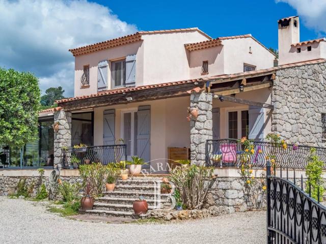 Bagnols En Forêt – Élégante villa avec piscine dans un envir. 160m² Bagnols en Forêt