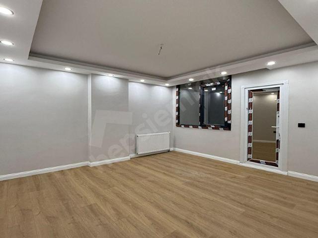BAHÇEŞEHİR KONUMUNDA SIFIR 2+1 BAHÇE KATI SATILIK DAİRE