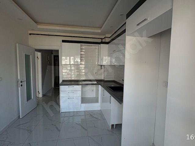 BAHÇEŞEHİR ROYAL SİTESİNDE ARA KAT 2+1 KİRALIK DAİRE
