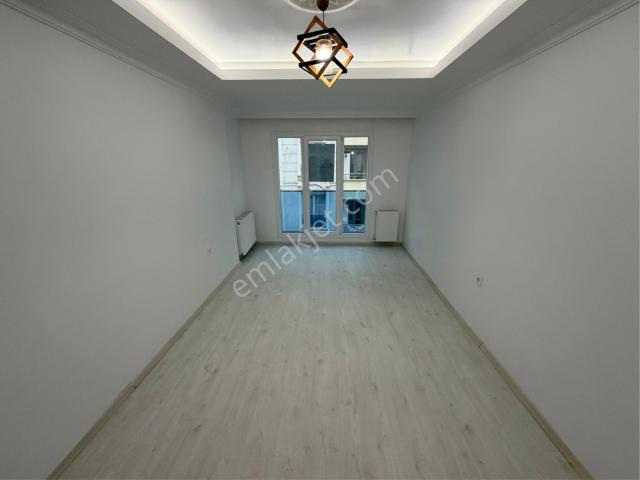 Bahçeşehir Mobilyacılar Çarşısı Karşısı Satılık Daire 2+1 85m2 3,750.000 Tl
