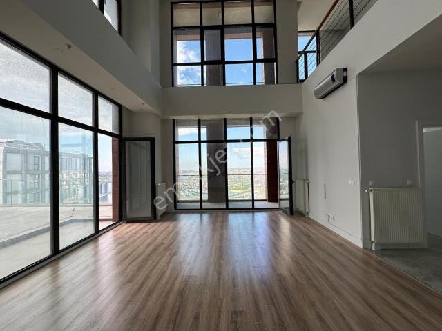 Bahçeşehir Akzirve Strada Özel Loft Daire 4+1 Satılık Teraslı