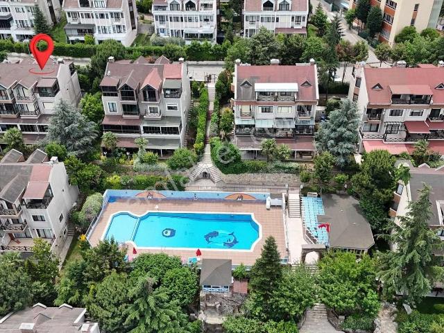 Bahçeşehir Boğazköy'de Satılık Fırsat Villa