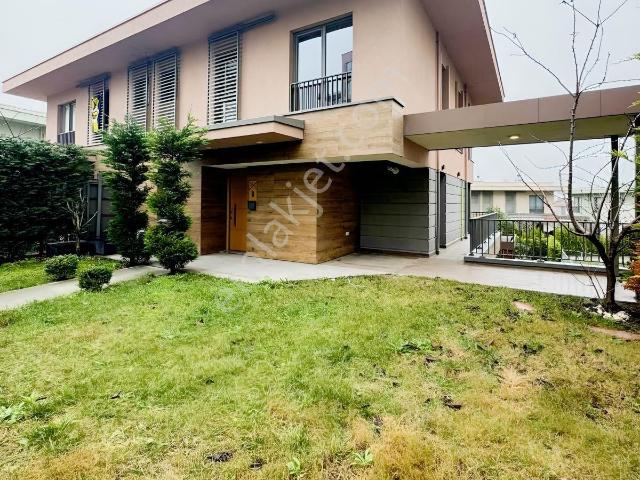Bahçeşehir Eston Şehir Koru'da Kiralık Sky Dubleks Villa
