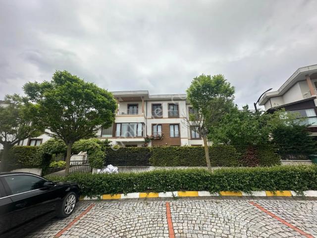 Bahçeşehir Kelebekler Vadisi Sitesi Satılık 6+2 Müstakil Villa