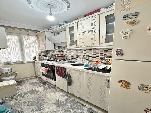 Bahçeşehir Lokasyonunda Ayrı Mutfak 1+1 Yatırım Fırsatı