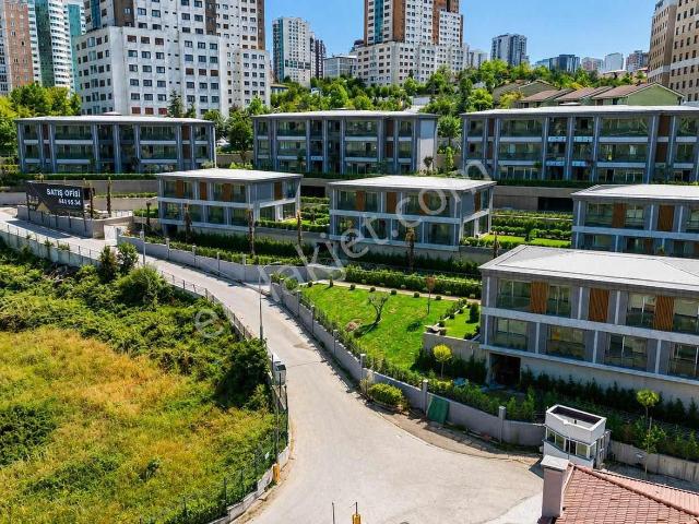 Bahçeşehir Sofa Butık Sitesinde Satılık 4+1 Villa