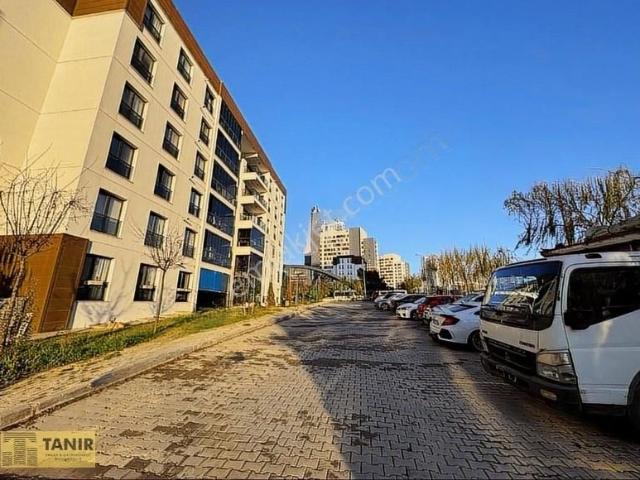 Bahçeşehir Tokide Satılık Kısakatlı Site İçinde 3+1 Daire Boş