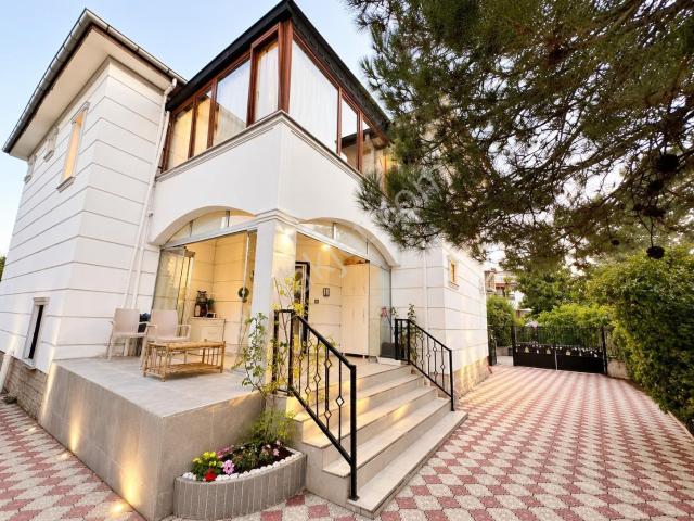 Bahçeşehir Villaları 1100m2 Arsa 420 M2 Villa