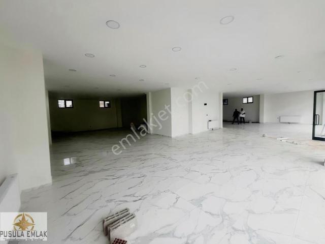 Bahçeşehir Yanı Kiralık 350 M2 Dükkan