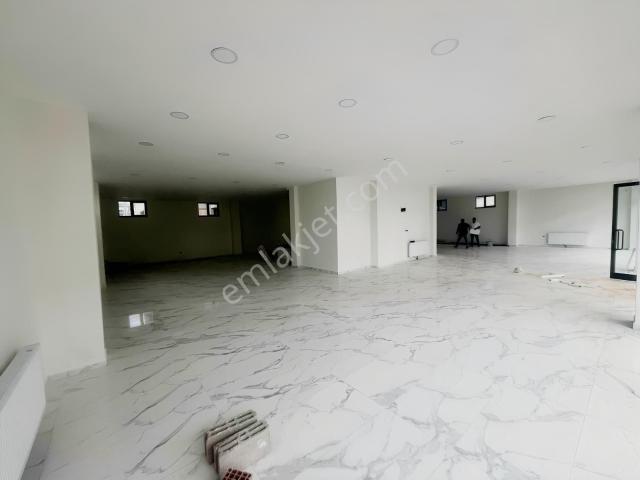 Bahçeşehir Yanı Kiralık 350 M2 Dükkan