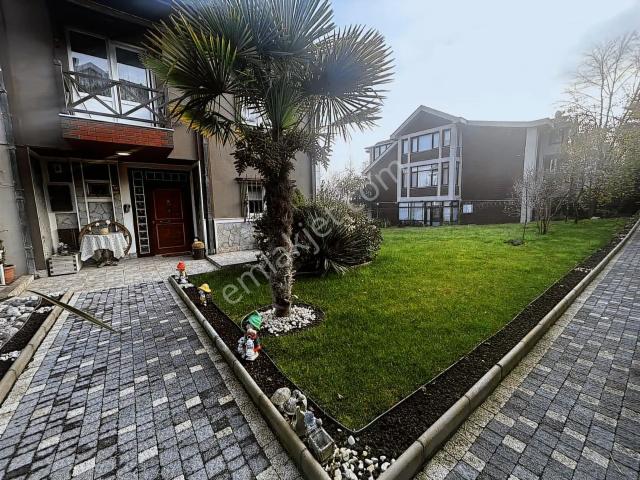 Bahçeşehir'de 3 Cepheli 5+2 Şerefiyesi Yüksek Köşe Villa