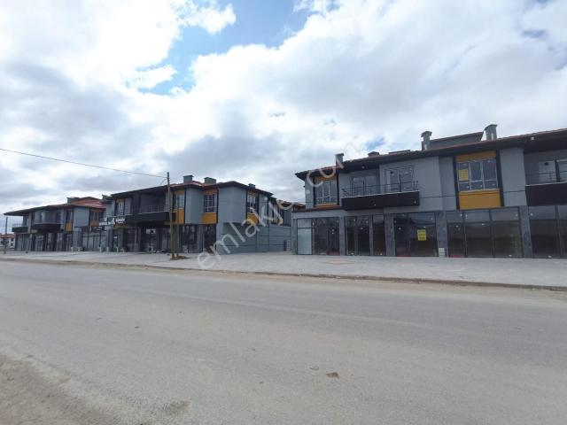 Bahçeşehirde Cadde Üzeri Satılık İşyeri