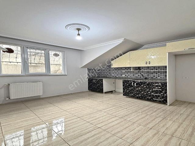 Bahçeşehire Komşu Geniş M² 2+1 Satılık Daire