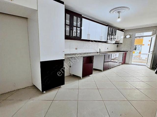 Bahçeşehire Komşu Geniş Metrekareli Çift Cephe 2+1 Daire