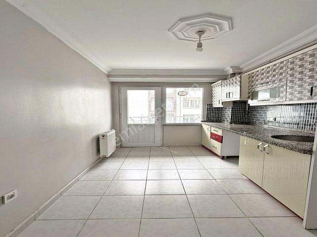 Bahçeşehir'in Dibinde Satılık 2+1 Ara Kat Daire
