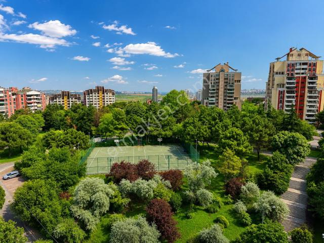 Bahçeşehir'in Merkezinde Funda Sitesinde Kiralık 3+1 Daire
