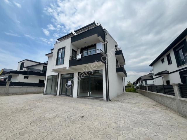 Bahçe Kullanım Alanlı Ebeveyn Banyolu 2+1 Dubleks Satılık Daire