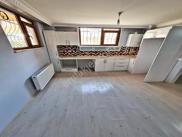 Bahçe Kullanımlı Yatırımlık Ve Oturumluk 2+1 Satılık Daire