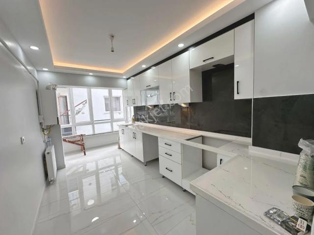 Bahçelerüstü Düzlükte Ara Katta Ön Cephe Full Yapılı 3+1 Satılık