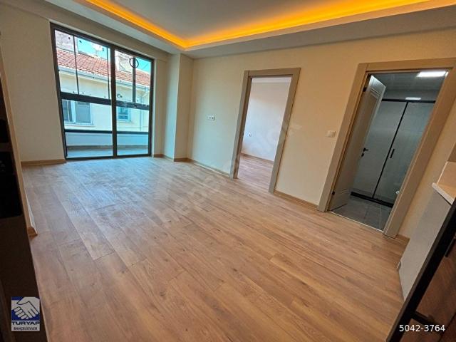 BAHÇELİDE YENİ ASNSR K.GRK CAM BALKON ANKASTRE FERAH KATTA 1+1