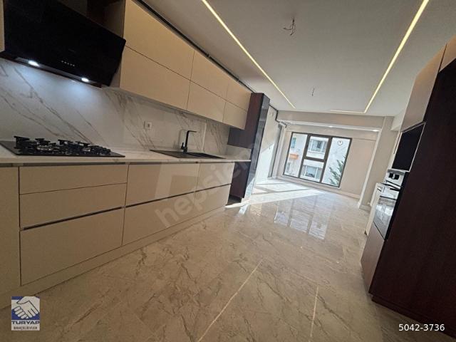BAHÇELİDE YENİ BİNADA ARAKAT ÖN KÖŞE DAİRE 145M2 ÇİFT BANYO 3+1