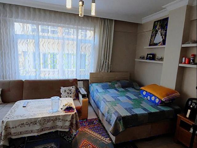 BAHÇELİEVLER MEHMET AKİF CADDESİNDE 90 M2 BRÜT 1+1 SATILIK DAİRE