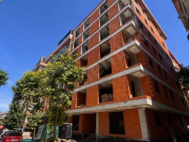 BAHÇELİEVLER ÇAMLIK CADDESİNDE, YAPIM AŞAMASINDA, GÜNEY CEPHE, 3+1 ARAKAT SATILIK DAİRE