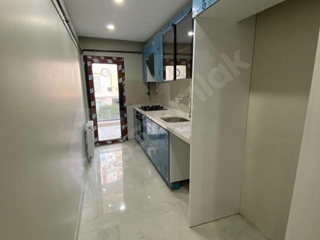 BAHÇELİEVLER DE YENİ SIFIR BİNADA ASANSÖRLÜ 2+1 YENİ DAİRE