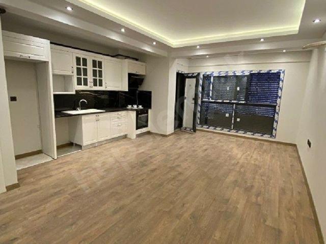 BAHÇELİEVLER'DE ASANSÖRLÜ SIFIR ARAKAT SATILIK DAİRE