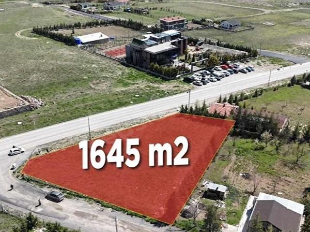 BAHÇELİEVLERDE SATILIK KÖŞE VİLLA PARSEL