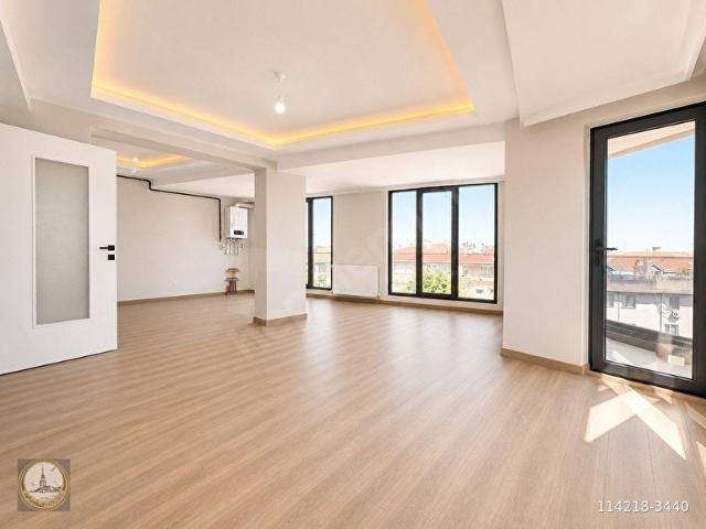 Bahçelievler Cadde Üzerinde SIFIR BİNADA 7+2 Dubleks Daire