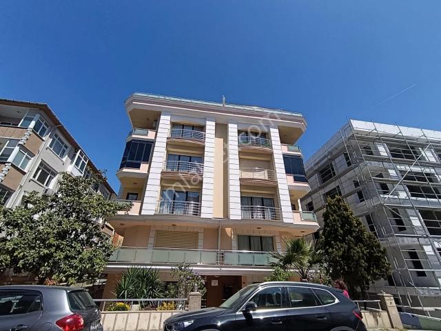 Bahçelievler Çalışlar Caddesine Yakın 220 M² Geniş 4+1 Satılık