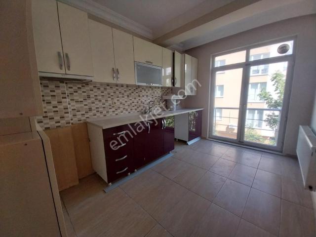Bahçelievler A.üni.yakını Asansörlü Balkonlu Arakat Kiralık 2+1