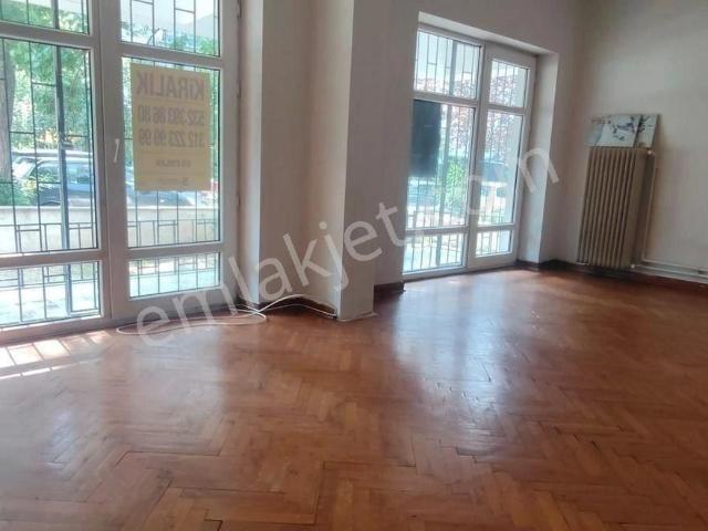 Bahçelievler De 2+1 Metroya Yakın Giriş Kat Ön Cephe Daire